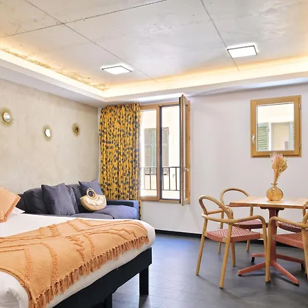 Mademoiselle Josephine Hotel apartamentowy 3*