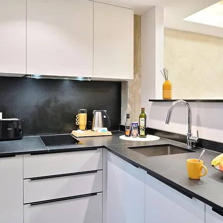 Mademoiselle Josephine 3*